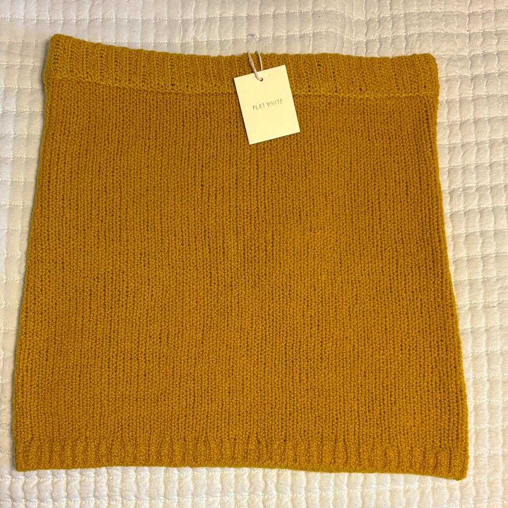 Flat White, Sold‎ at Anthropologie, Gold Knit Mini Skirt, Size Medium wool blend